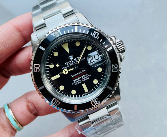 VINTAGE Rolex Submariner Date Tiffany & Co 16610A30B9315 Black dial with SS bracelet