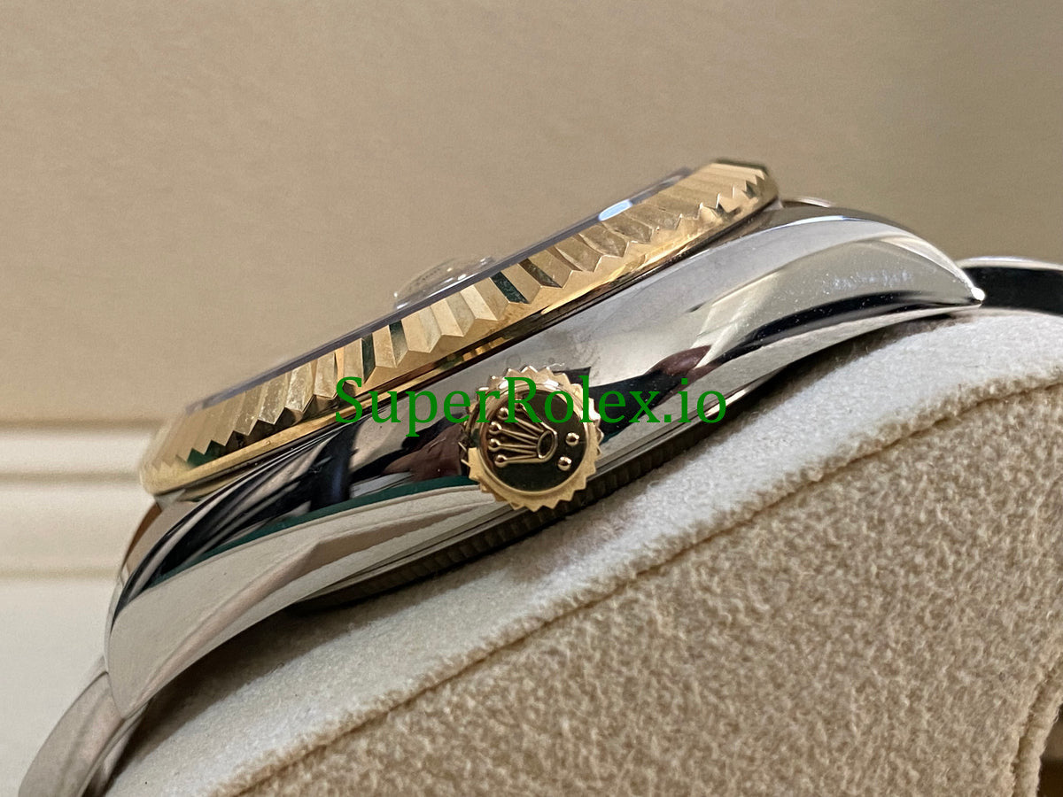 Rolex Sky-Dweller 42mm Yellow Rolesor Ref.336933